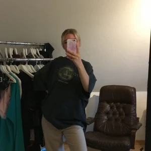 Hard rock café t-shirt - Hard rock café t-shirt, köpt second hand. Gott skick. Storlek XXL. Riktigt snygg och oversized! 