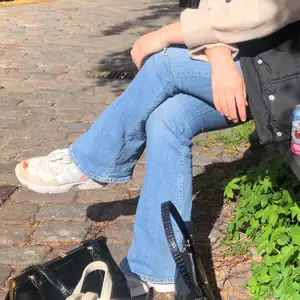 Bootcut jeans som sitter super snyggt. Är 164 cm lång