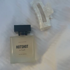Hotshot parfym - Säljer min hotshot but hotter parfym som knappt är använd. Jättegod doft men kommer inte till användning☺️ 