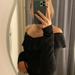 Glittertröja - Fin tröja att ha på fest! Köparen står för fraktwn