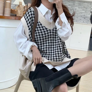 Stickad väst - Säljer!! Ny och oanvänd fortfarande i förpackning. Har även blå och lila, kolla min profil. Inget märke 💘💘 Inkl frakt