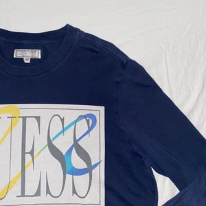 Guees långärmad  - Snygg blå Guess tröja i nu skick Size L!