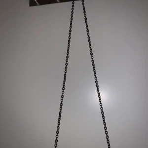 Svart volang väska - En svart mindre väska med volang, köpt på glitter (om jag minns rätt). I fint skick 