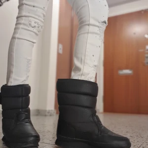 Söt fint snow och vinter boots  - En vintage sexy och stylig partner boots. Användade bara en dag .Bra till vinter och snow. Mycket varmt. passar 35_39.finns fler bilder. Kostar 450