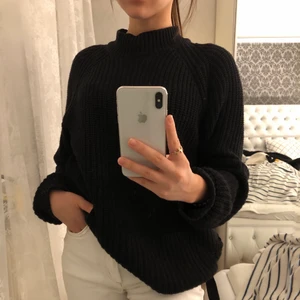 Strickad tröja - Svart stickad tröja i skönt material⭐️