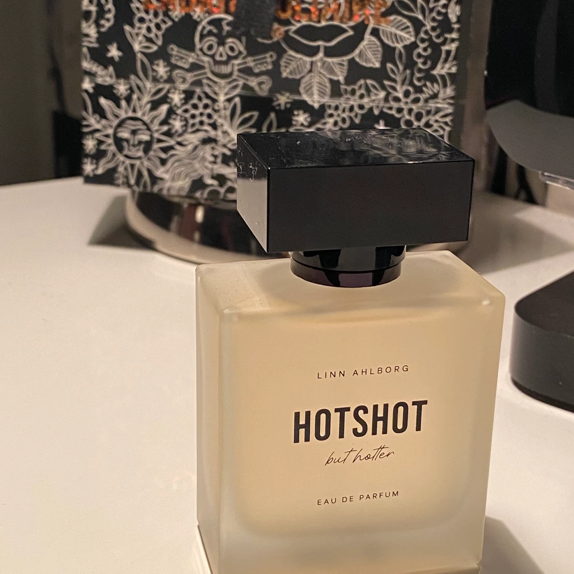 Linn Ahlborgs parfym - Hotshot but hotter - 90