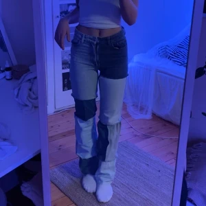 Trendiga byxor - HÖGSTA BUD: 450+frakt 🧚‍♀️Endast intressekoll🧚‍♀️ Lägger ut mina byxor som jag sytt själv har på Plick för och se om det finns intresse. Säljer endast till bra pris då jag tycker om de mkt! Budgivning börjar på 300 kr. Skriv för fler bilder eller frågor. (Jag brukar ha 34 elr 25 i byxor o jag är 170 cm)