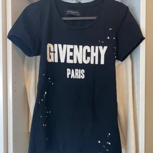 Givenchy t shirt - Storlek S, inte äkta. 100kr