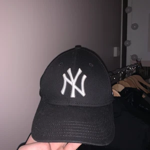 Keps  - Supersnygg och användbar keps från New York Yankees. Pris 150 kr + frakt✨🤍