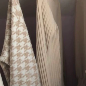 Stickad tröja  - Här har du hittat din nya stickade tröja för damer. Uppdatera din garderob för den nya säsongen! Senaste trenderna. Skönhet och livsstil!