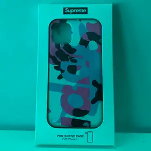 Supreme skal till iphone 11, köpt vid supreme droppet förra månaden, helt ny och oanvänd, dock så har den blivit öppnad och inspekterad.