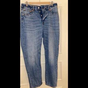 Jeans  - Lite mer raka jeans, storlek L men mer som en M