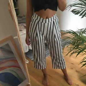  - Somriga, sköna!! Med resår i midjan och praktiska fickor. 