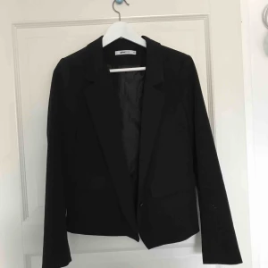  - Kavaj från gina tricot, aldrig använd! 