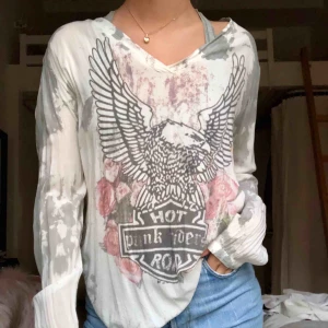  - Jättefin blus från okänd butik, köpt på Smögen. Strl är också okänd men funkar som en S/M. Jag står för frakt!