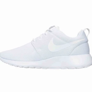  - Säljer mina vita Nike Roshe One i storlek 36. Aldrig använda, endast testade (inte utomhus) - nyskick! Köparen står för frakten - 80kr.