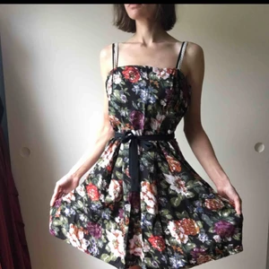 Twist & Tango klänning 36 -   Twist och Tango klänning strl 36 som ny med fickor och belte. Finns alltid mer bilder och mått! Besök även mina andra fina annonser 🌷