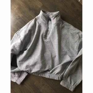  - Croppad tröja från bikbok (använd en gång) ordpris 399kr 