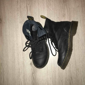  - Superfräscha docs köpta i vintras :) skickar med produkter för att ta hand om lädret också! 1460! 