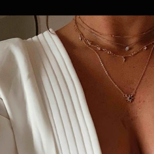  - Helt nytt halsband. Flera i ett. 