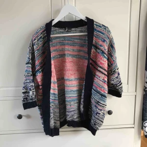  - Säljer en av mina favorittröjor pga av aldrig använder. Köpt på Urban Outfitters i London. Köparen står för frakt, kan även mötas i Helsingborg. 