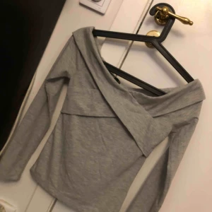  - Grå topp från bikbok