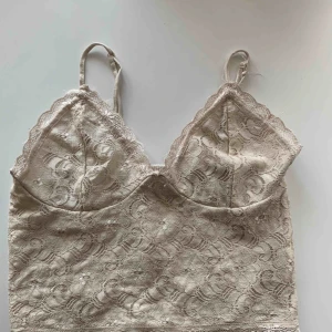  - Topp från gina tricot! Använd men i bra skick.