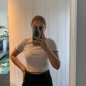  - En fin topp från Zara, använd fåtal gånger. Bra skick!💕 30 kronor + 27 kronor frakt! 