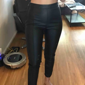  - Helt nya skinnbyxor från Gina (självklart inte äkta läder) 💞 Säljer de då de inte är min stil och för att dem är för stora för mig som man kan se.