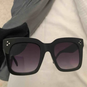  - Super snygga solglasögon💕💫