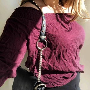  - Off shoulder tröja(snyggare när man strykt den😬💕)