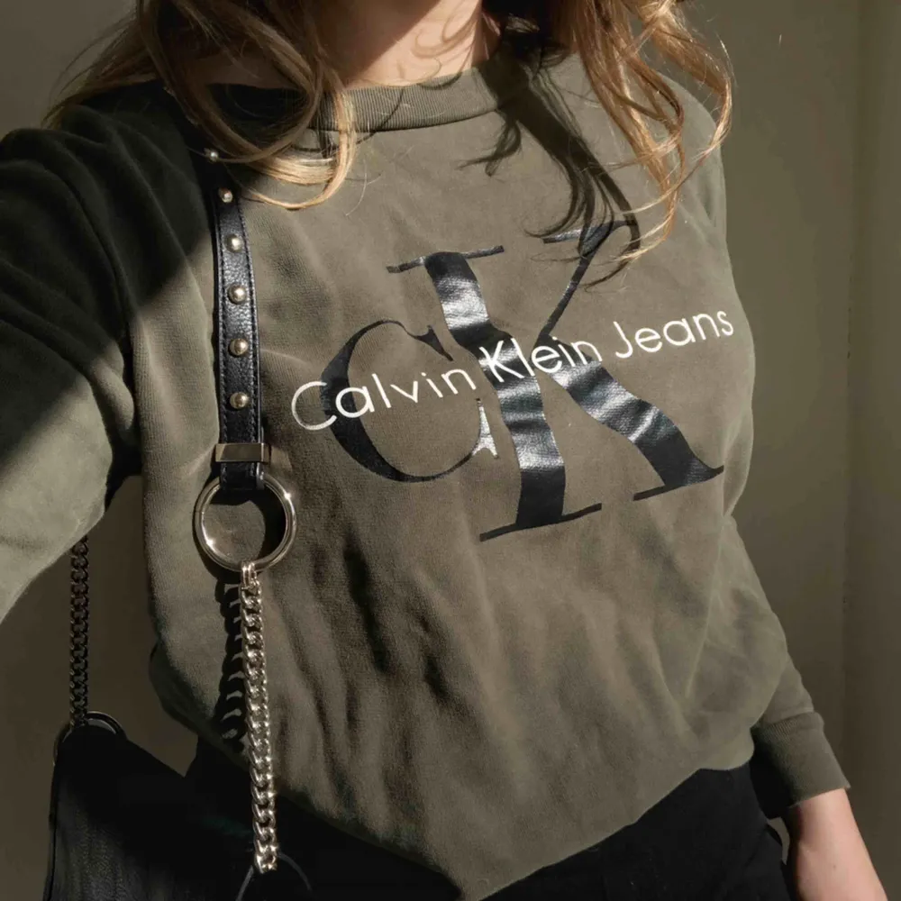 Calvin Klein sweatshirt ⭐️⭐️ köpt för 999kr. Toppar.
