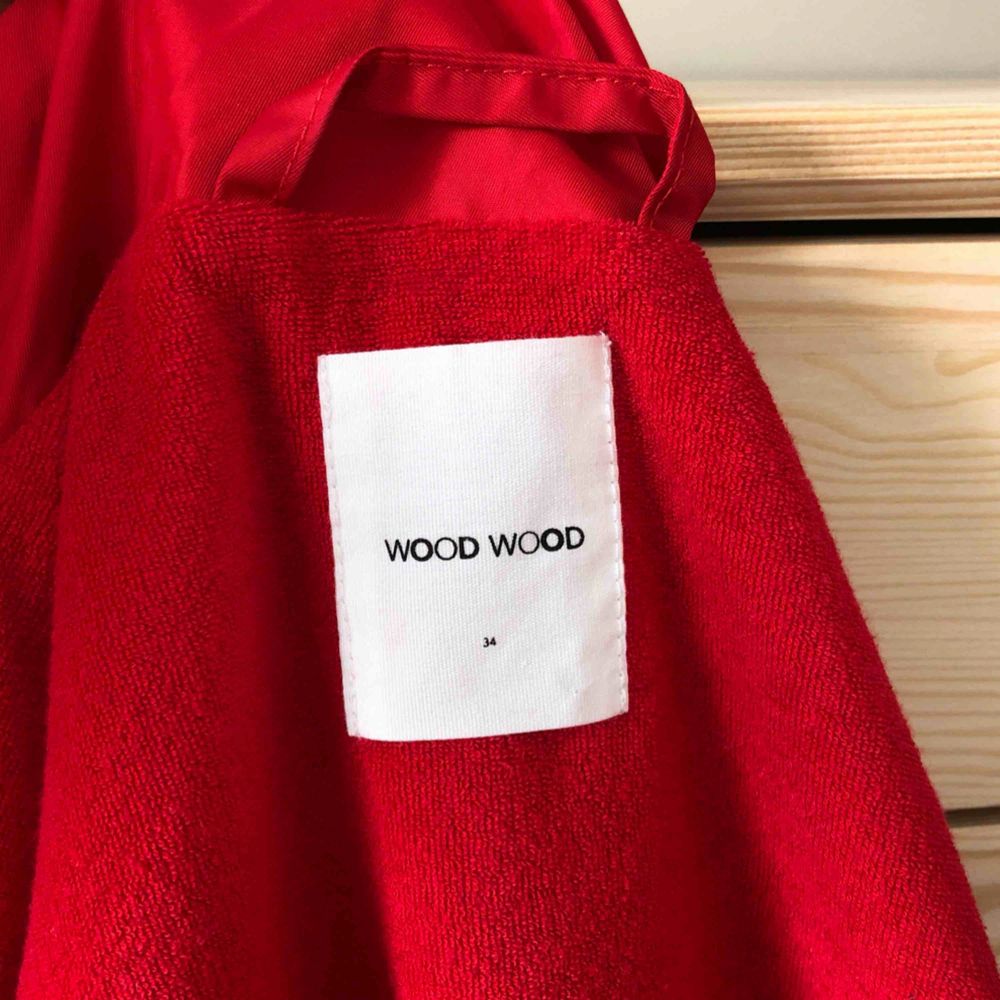 Wood Wood jacka nytt skick pga använd 2-3 ggr. Ordinariepris 2100kr. Köpt på Sneakers n Stuff. Jackor.