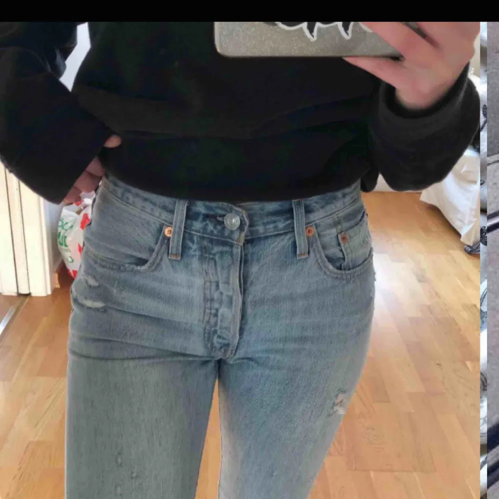 Snyggaste levi’s jeansen, köpta här på plick men är tyvärr för små för mig. Populäraste modellen 501. Kan tänka mig att gå ner i pris!. Jeans & Byxor.