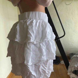  - Kjol från Linn ahlborgs kollektion med Nakd. Väldigt ostruken på bilden men andra bilden visar hur den ska se ut. Väldigt bra skick, använd ca 4 gånger. 