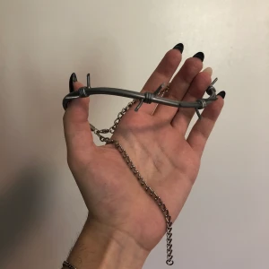 Chocker - En tagtråd (inte äkta tagtråd såklart) choker köpt från ASOS!