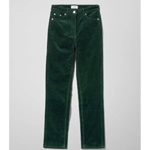 Gröna manchester jeans - manchester/coduroy jeans, mörk gröna! från weekday, stl 34/S, De är i super skick!!Använda endast 2 ggr. 