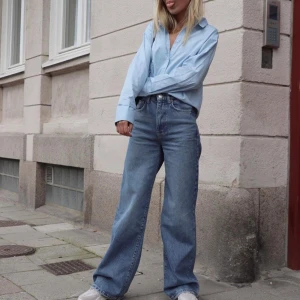 Jeans från ginatricot - Endast använda på denna bild. Frakt tillkommer 63kr (jag är 1.62) 