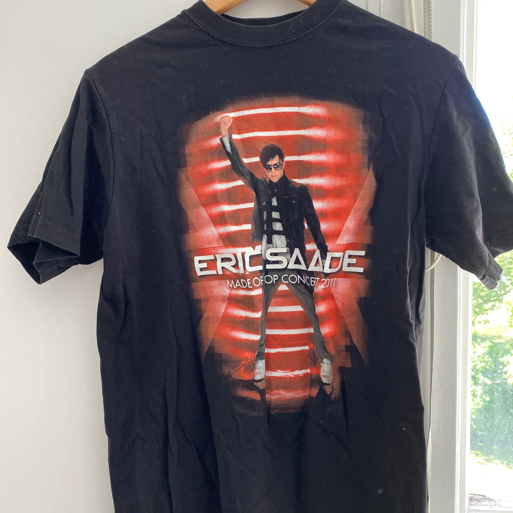 Eric Saade t-shirt aldrig använd o i toppen skick. Storlek s frakt 44kr🥰. T-shirts.