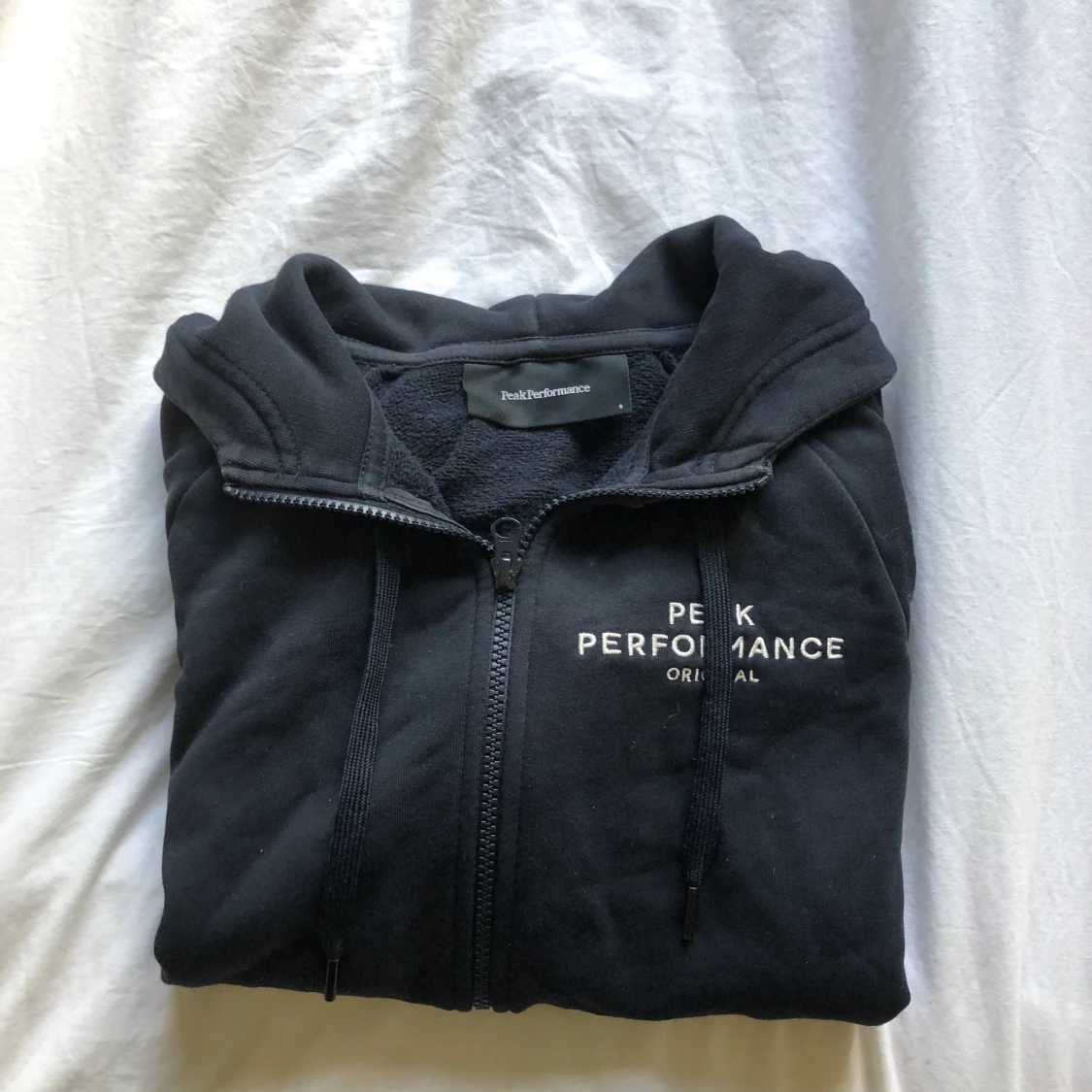 Marinblå peak performance hoodie  - 90