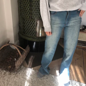 Vintage bootcut😊 - Ett par balla bootcut brallor från Cheap Monday, de är i relativt bra skick😊skulle säga att de är en M ungefär men passar xs-s om man vill ha lite oversize look, frakt tillkommer💜