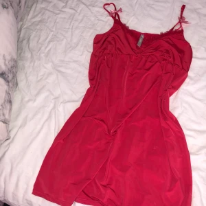 Rött nattlinne  - Supersöt nattlinne från Lindex i stl. M. 100kr. Frakt tillkommer 💓