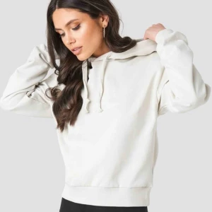  - säljer denna ljusbeiga hoodien från Nakd som passar till allt. den är använd ett antal gånger men i nyskick. pris kan diskuteras. 💓💓skriv för fler bilder