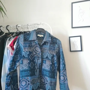 Jacka  - Sparsamt använd, fickor. 