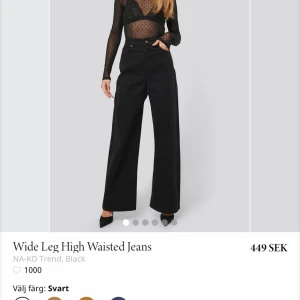 Jeans nakd  - Ett par nästan helt oanvända jeans från nakd . Säljer för 200 + 79 kr i frakt. Ord pris 450 kr .