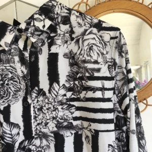 Mönstrad skjorta - Tunn mönstrad skjorta, knapt använd