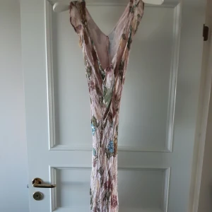 Långklänning - Som ny, endast använd 2 ggr! Som en liten 36a i storlek! 