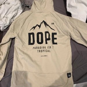 Dope hoodie S - använt få gånger. passar tjej s/m.