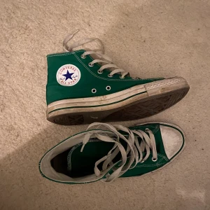 Gröna Converse  - Super snygga converse i en trendig somrig färg! 