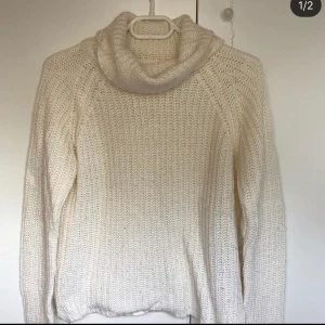 Tjocktröja - Fin tjocktröja från GinaTricot storlek S. Frakt är inräknat i priset!